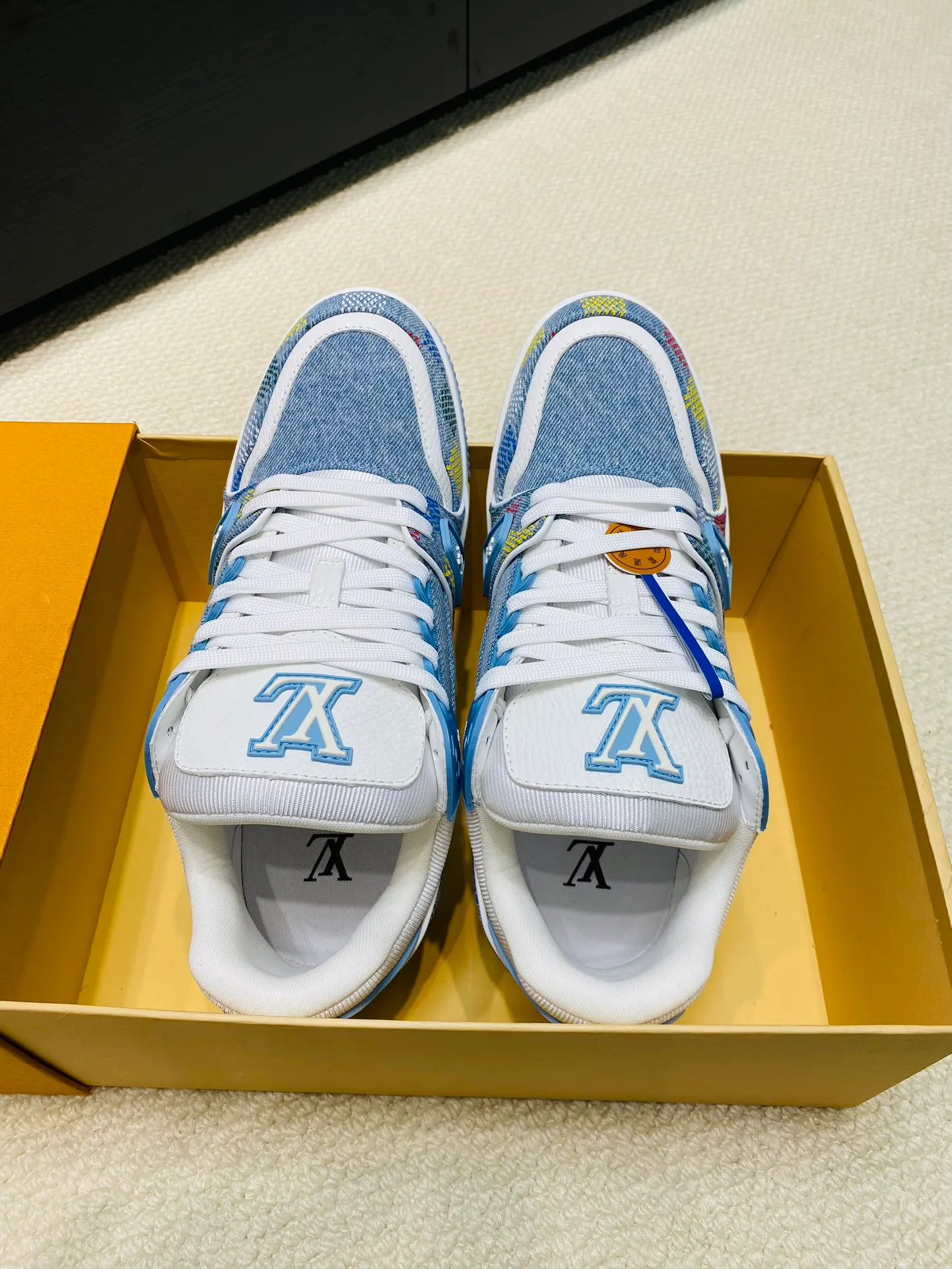 👟👟Ex-factory price 800👟👟 💰💰💰 Hot style 🆕🆕🆕𝙇𝙑 LV Louis Vuitton L House Donkey Brand Trainer Series Couple Style Casual Sports Shoes Skateboard Shoes Original Purchase Development Production Production This pair of LV Trainer sneakers are made of a blend of technical materials with waterproof properties. The meticulously crafted upper is notable for its many signature details, including Louis Vuitton and #54 in script, referencing the year 1854. Exquisite packaging at the delivery counter🛍📦 ▪️Fabrics: Original customized imported cowhide ▪️Inner lining: Original customized breathable mesh ▪️Outsole: Original open-molded non-slip TPU combination outsole ▪️Sole thickness: 3 cm ▪️Size: Women's 35-41 / Men's 38-46